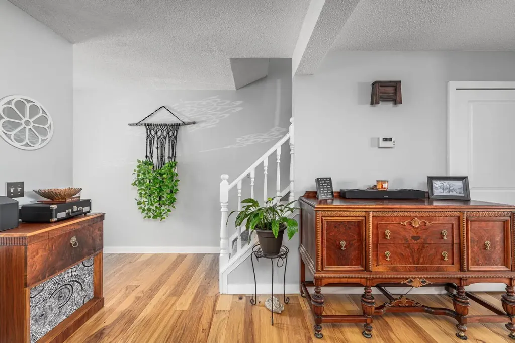 105 Bedford Manor NE Calgary AB T3K 4B8