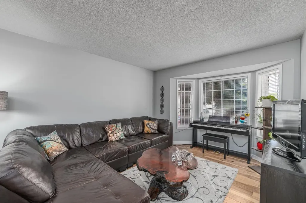 105 Bedford Manor NE Calgary AB T3K 4B8