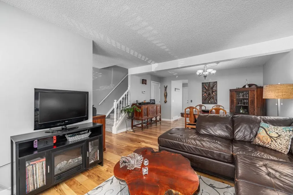 105 Bedford Manor NE Calgary AB T3K 4B8