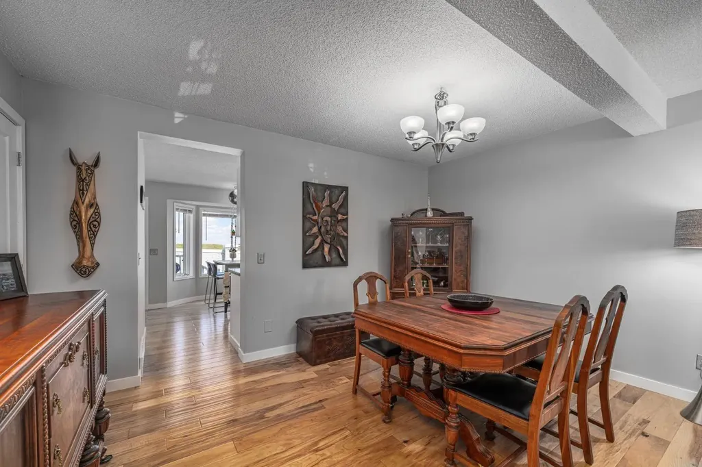 105 Bedford Manor NE Calgary AB T3K 4B8