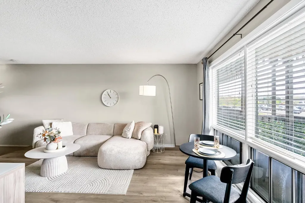 3519 49 Street NW Calgary AB T3A 2C7