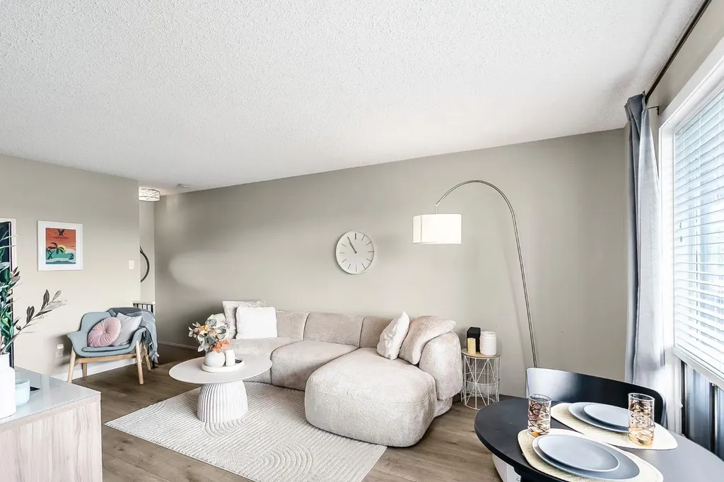 3519 49 Street NW Calgary AB T3A 2C7