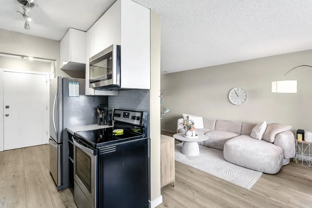 3519 49 Street NW Calgary AB T3A 2C7