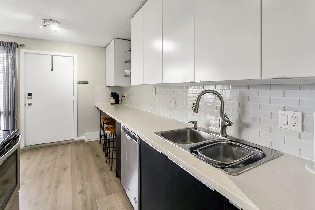 3519 49 Street NW Calgary AB T3A 2C7