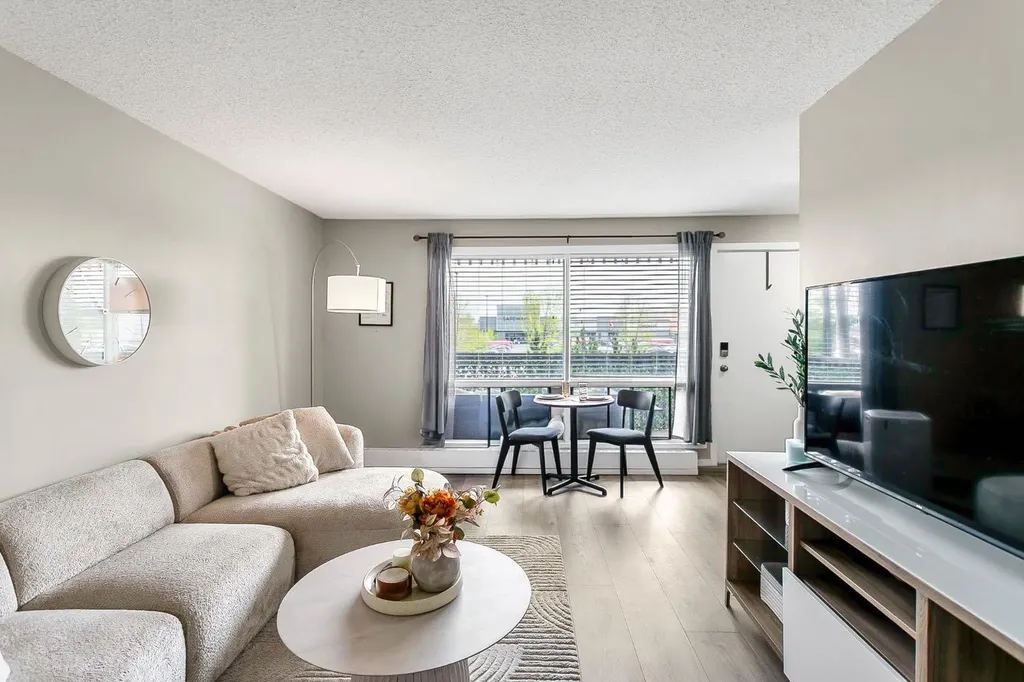 3519 49 Street NW Calgary AB T3A 2C7