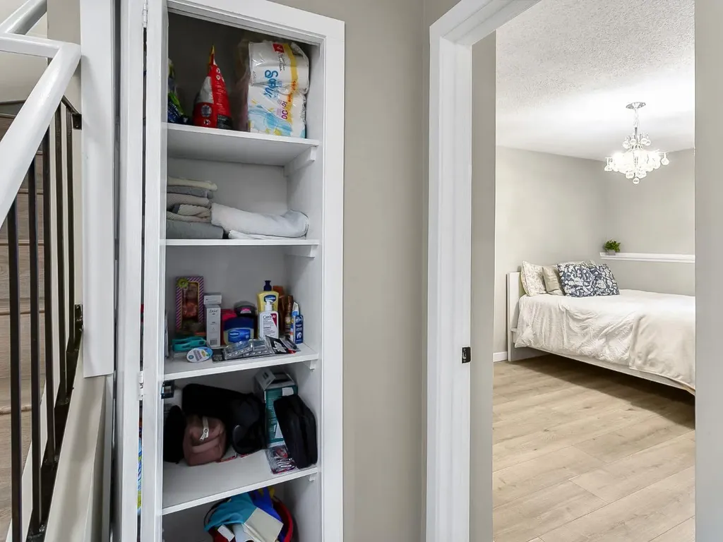 3519 49 Street NW Calgary AB T3A 2C7