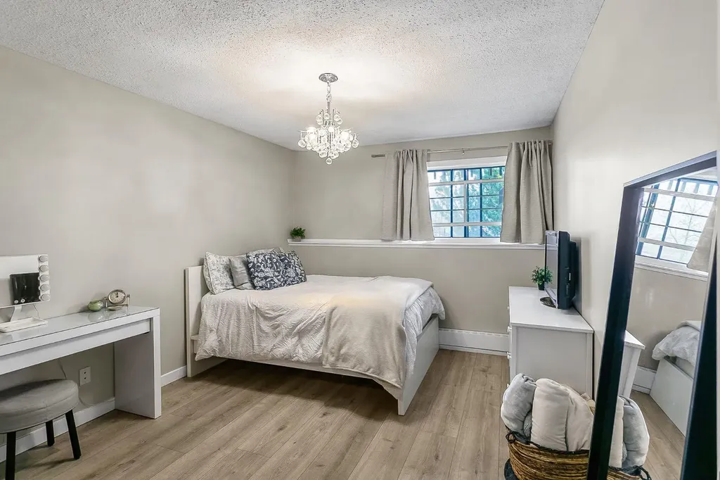 3519 49 Street NW Calgary AB T3A 2C7