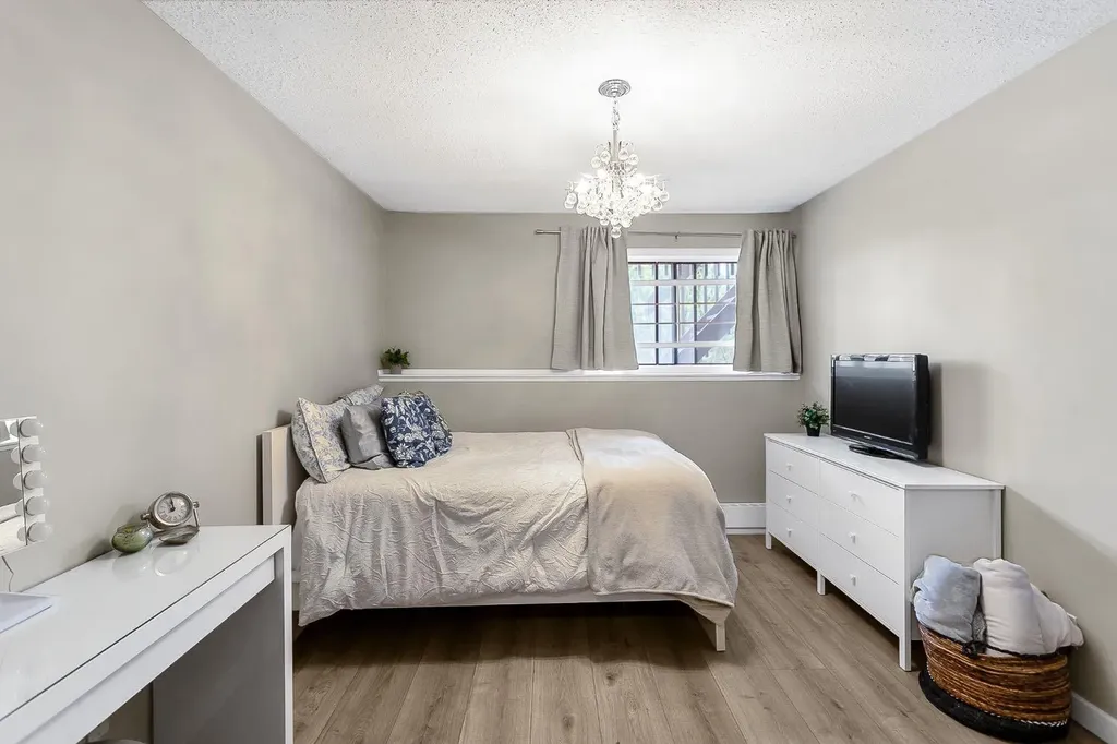 3519 49 Street NW Calgary AB T3A 2C7