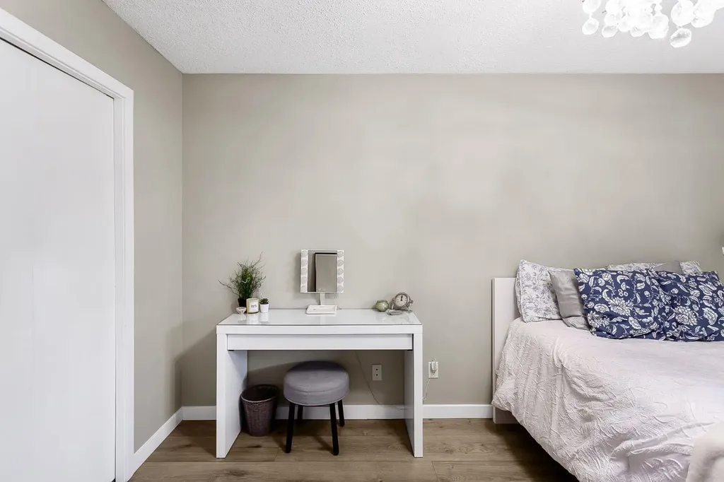 3519 49 Street NW Calgary AB T3A 2C7