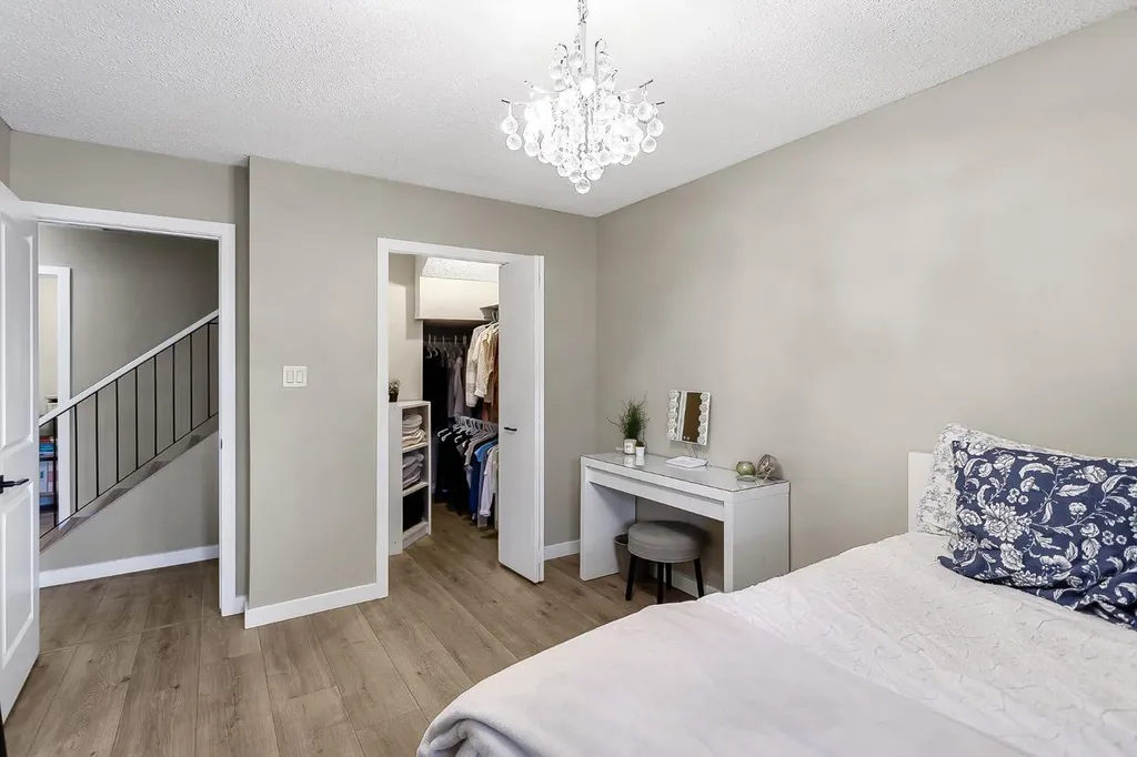 3519 49 Street NW Calgary AB T3A 2C7