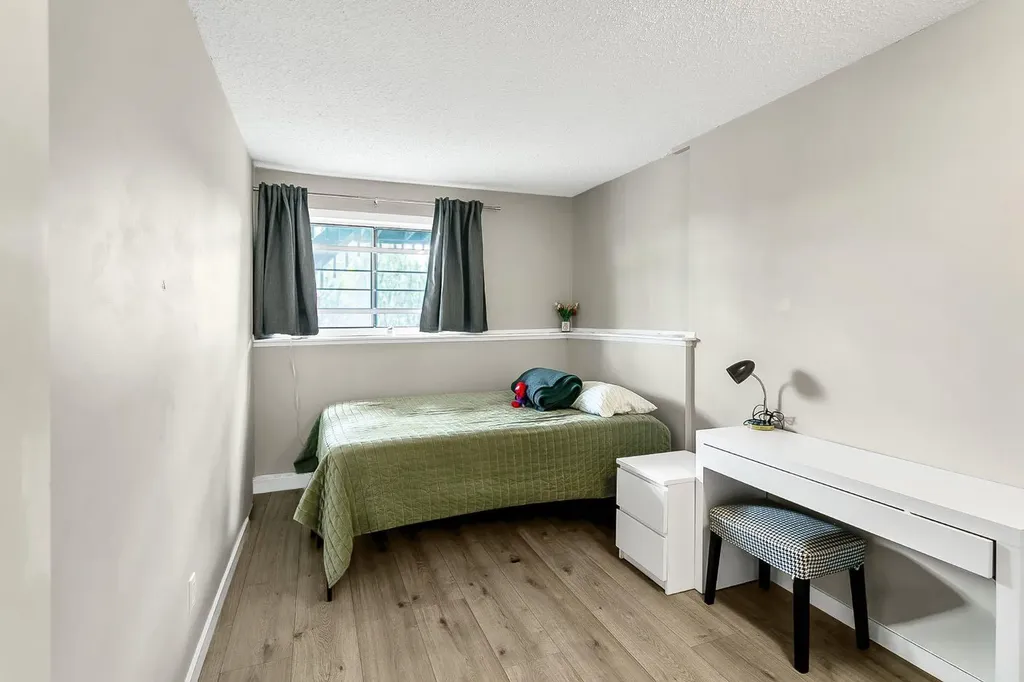 3519 49 Street NW Calgary AB T3A 2C7
