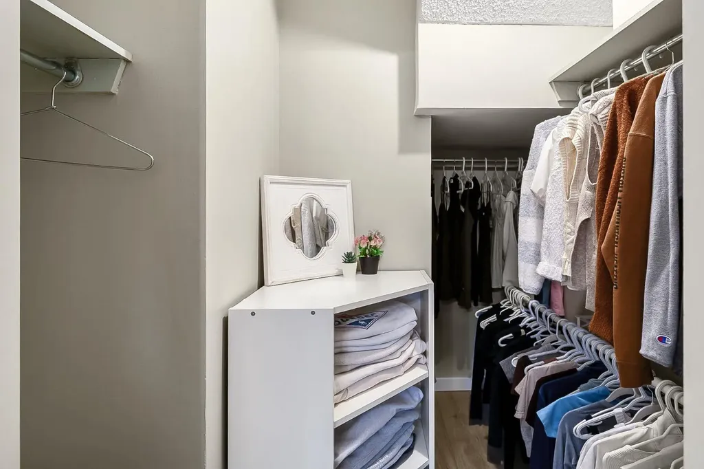 3519 49 Street NW Calgary AB T3A 2C7