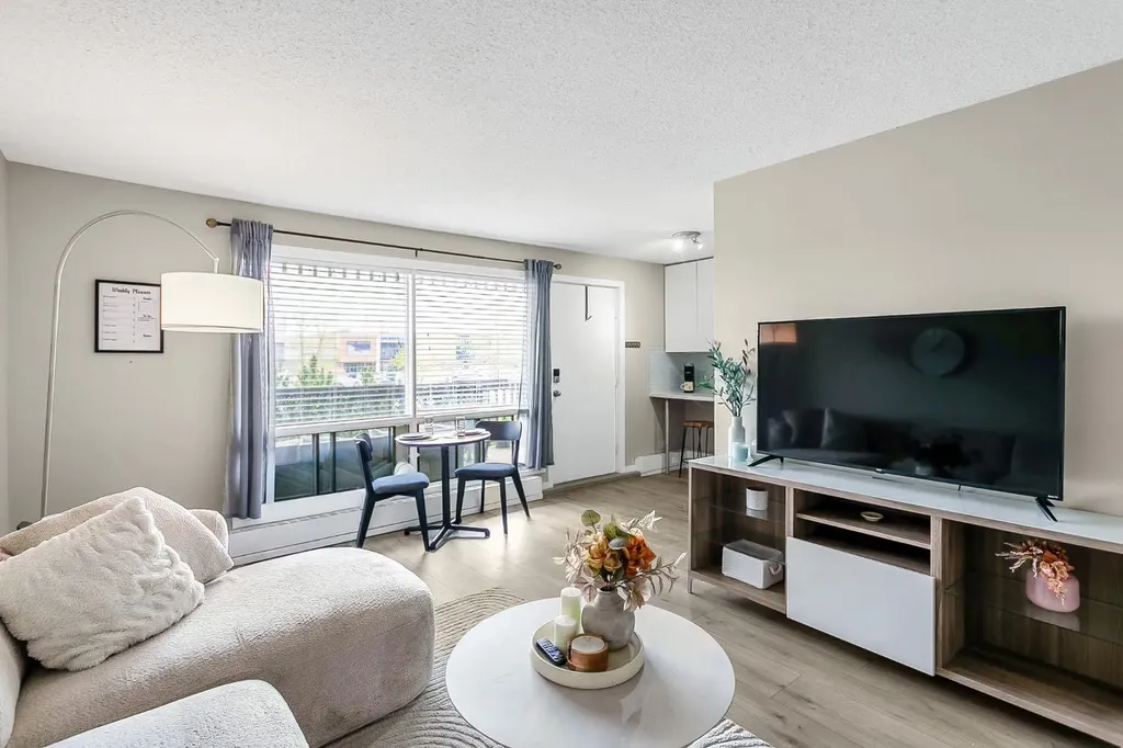 3519 49 Street NW Calgary AB T3A 2C7