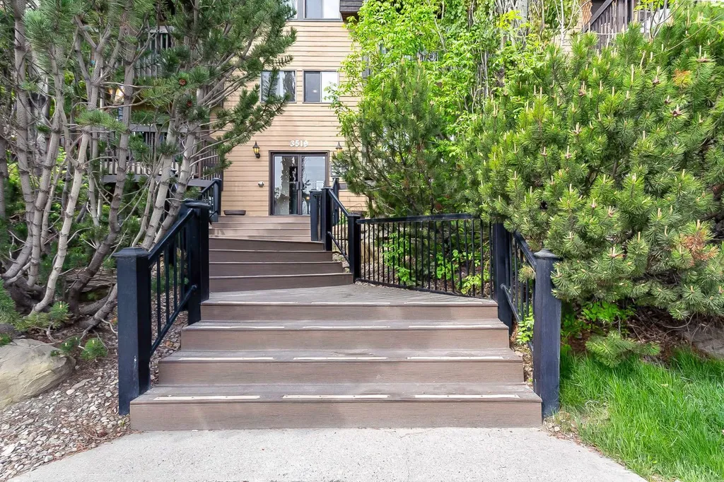 3519 49 Street NW Calgary AB T3A 2C7