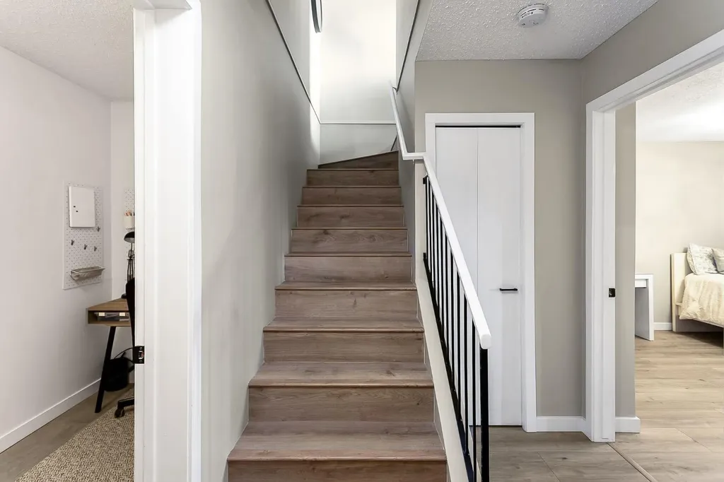 3519 49 Street NW Calgary AB T3A 2C7