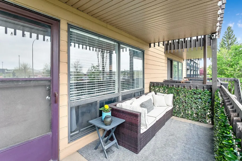 3519 49 Street NW Calgary AB T3A 2C7
