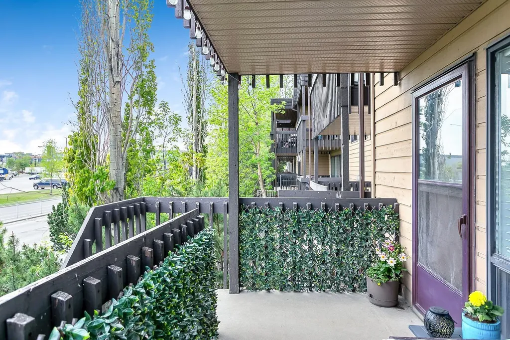 3519 49 Street NW Calgary AB T3A 2C7