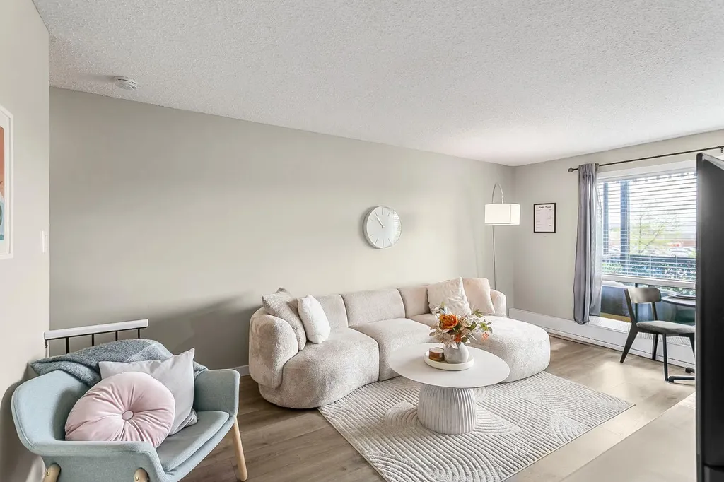 3519 49 Street NW Calgary AB T3A 2C7