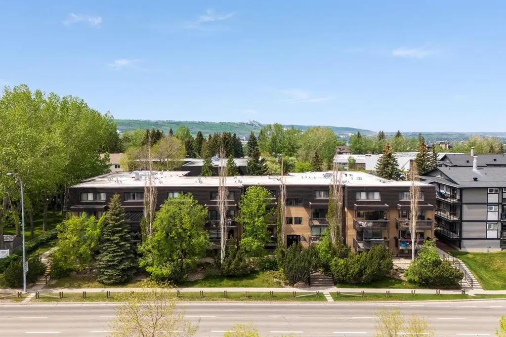 3519 49 Street NW Calgary AB T3A 2C7
