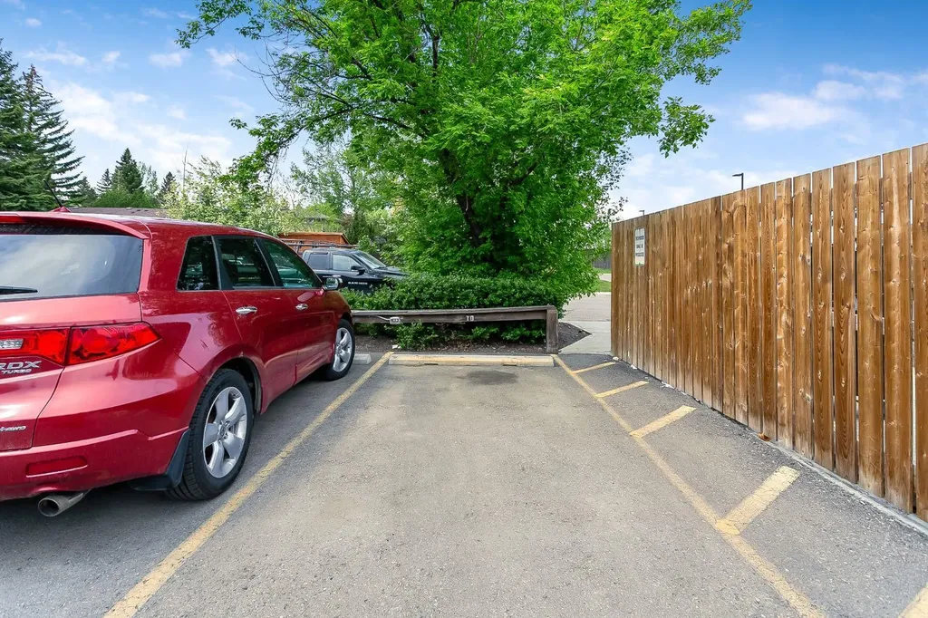 3519 49 Street NW Calgary AB T3A 2C7
