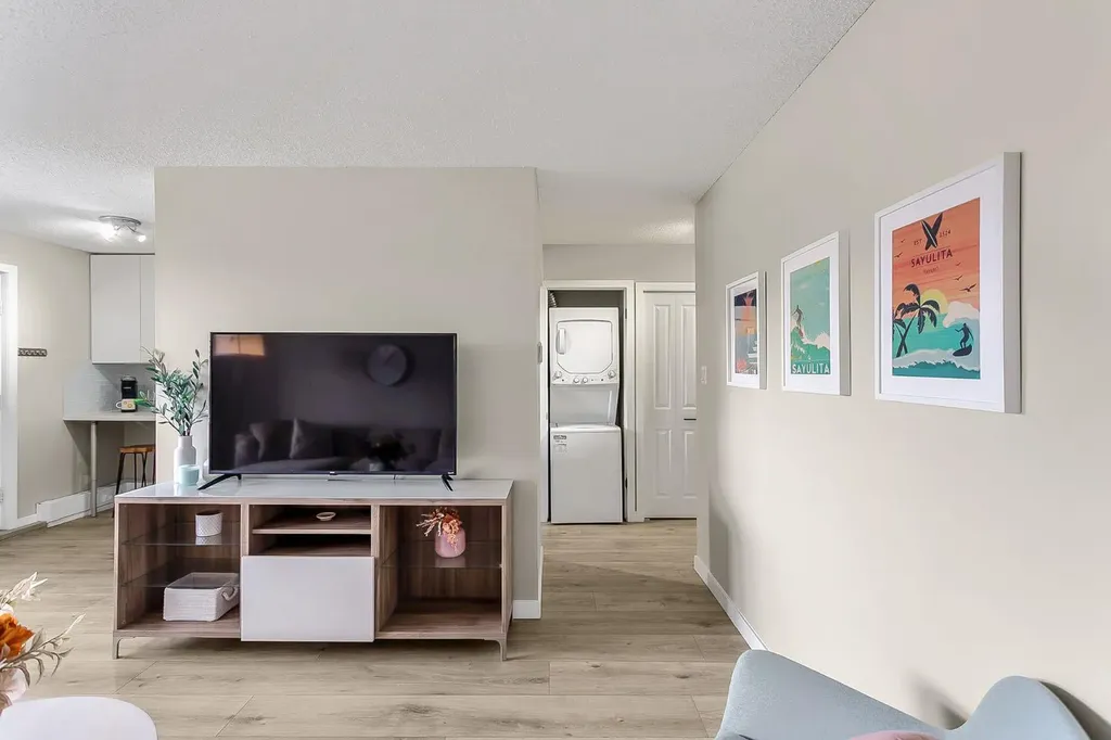 3519 49 Street NW Calgary AB T3A 2C7