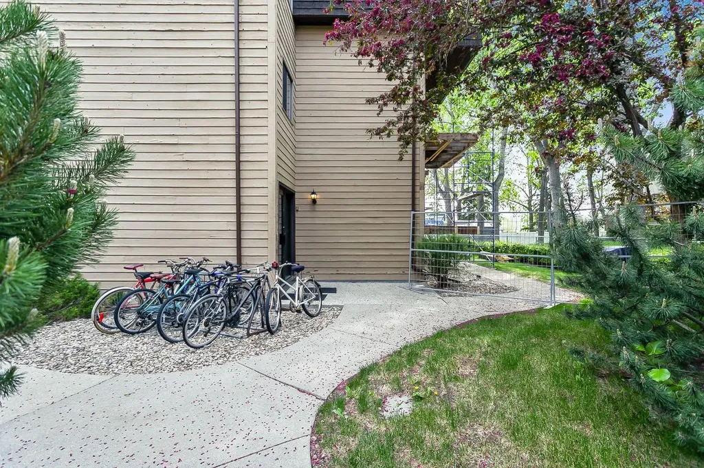 3519 49 Street NW Calgary AB T3A 2C7