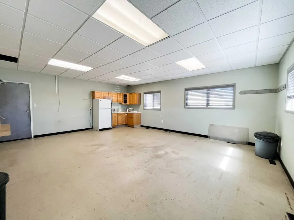 1276 32 Street SW Medicine Hat AB T1B 3N7