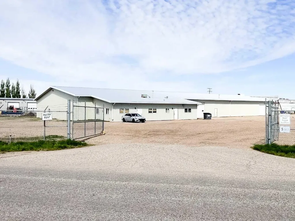 1276 32 Street SW Medicine Hat AB T1B 3N7