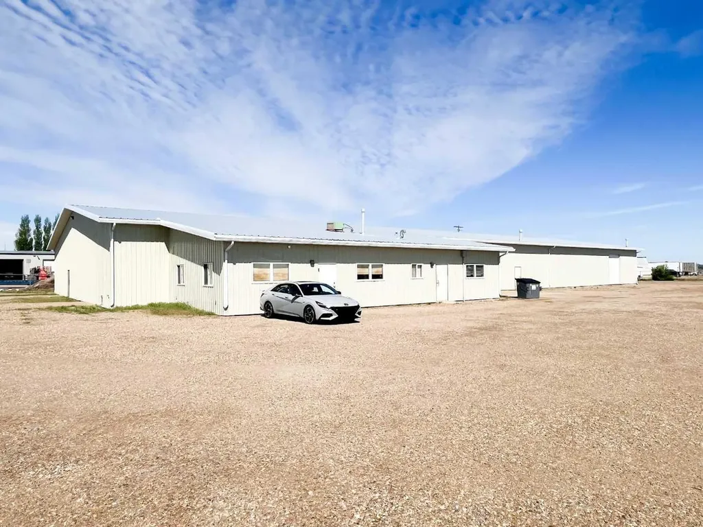 1276 32 Street SW Medicine Hat AB T1B 3N7