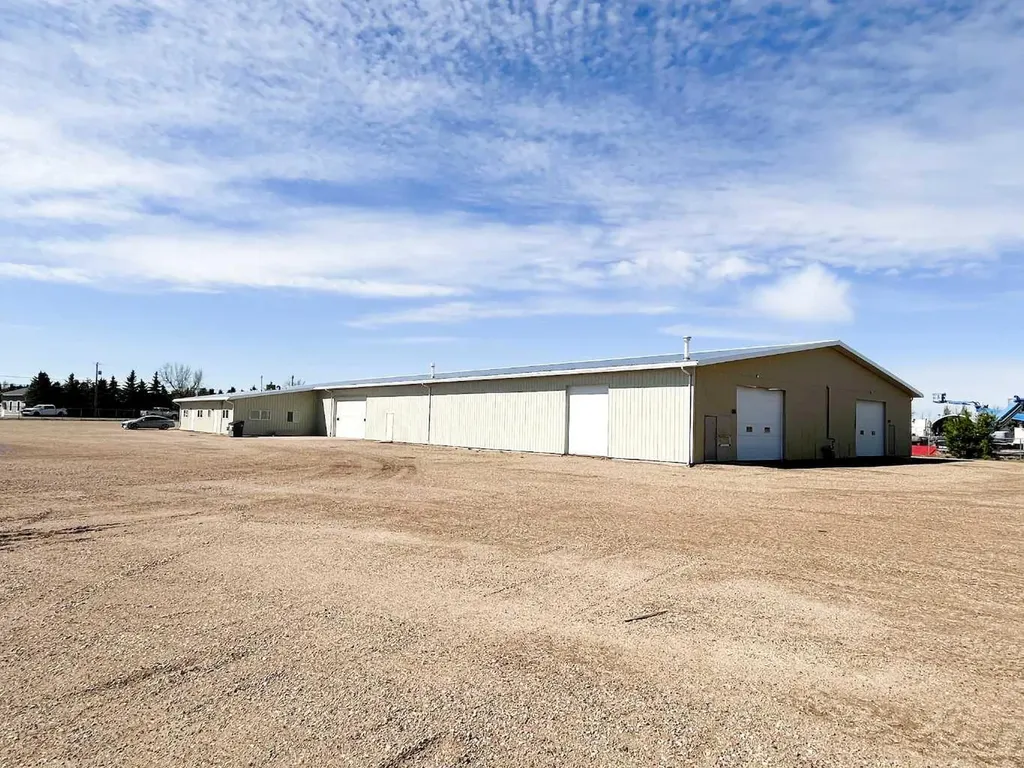 1276 32 Street SW Medicine Hat AB T1B 3N7