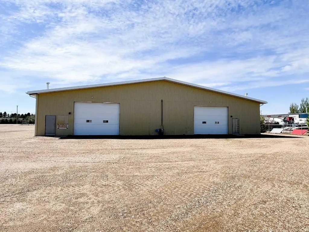 1276 32 Street SW Medicine Hat AB T1B 3N7