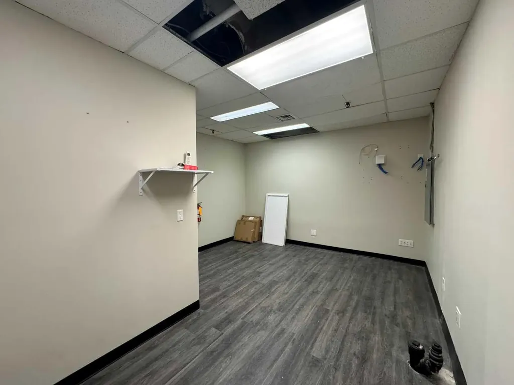 523 Woodpark Boulevard SW Calgary AB T2W 4J3