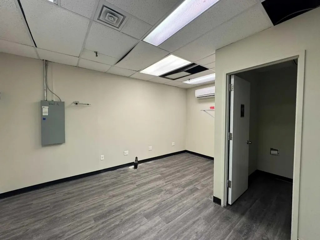 523 Woodpark Boulevard SW Calgary AB T2W 4J3