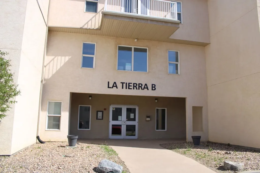 6608 42 Street Lloydminster AB T9V3L1