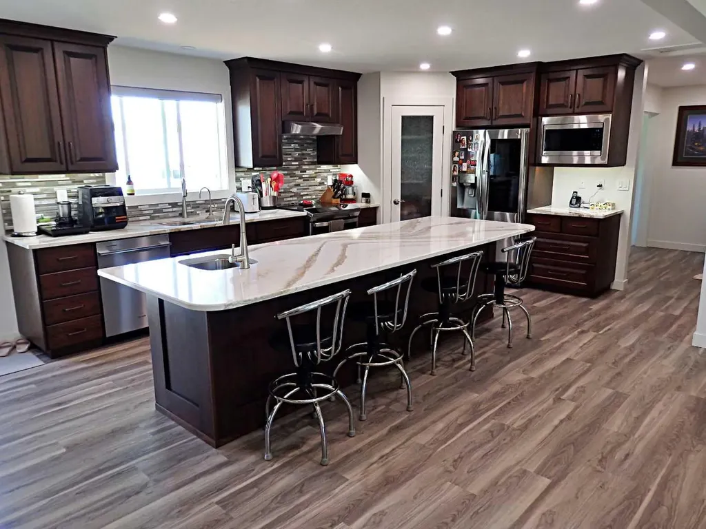 5922 52 Avenue Vermilion AB T9X 1X3