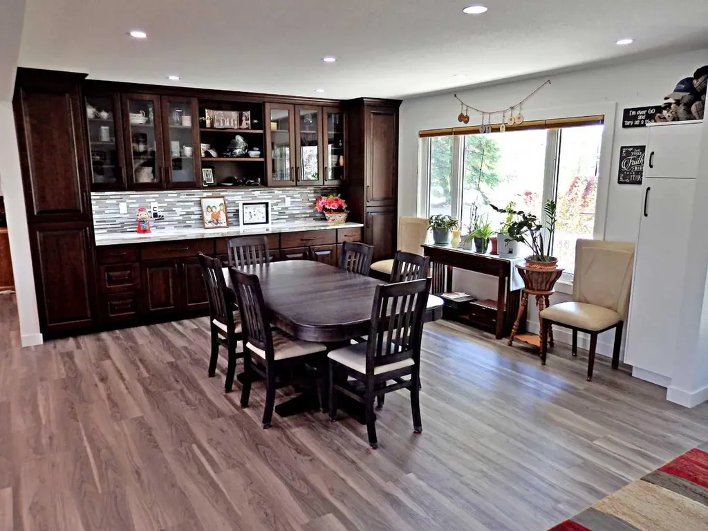 5922 52 Avenue Vermilion AB T9X 1X3