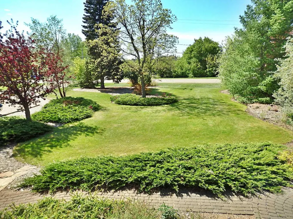 5922 52 Avenue Vermilion AB T9X 1X3