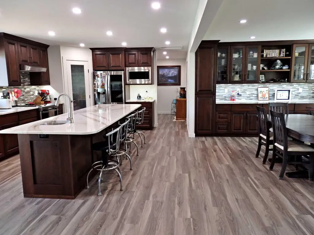 5922 52 Avenue Vermilion AB T9X 1X3