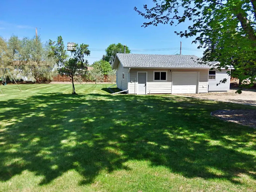 5922 52 Avenue Vermilion AB T9X 1X3