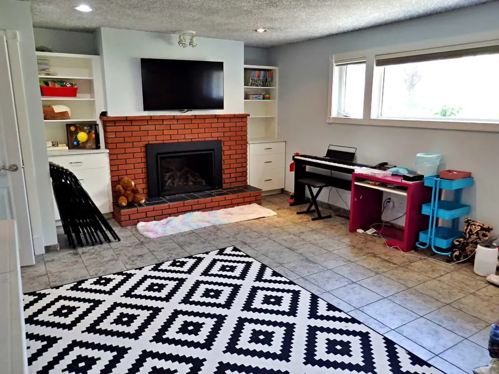 5922 52 Avenue Vermilion AB T9X 1X3