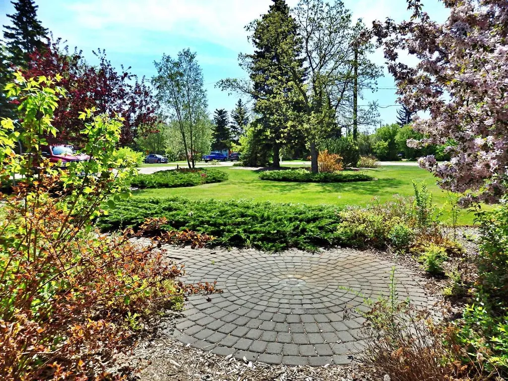 5922 52 Avenue Vermilion AB T9X 1X3