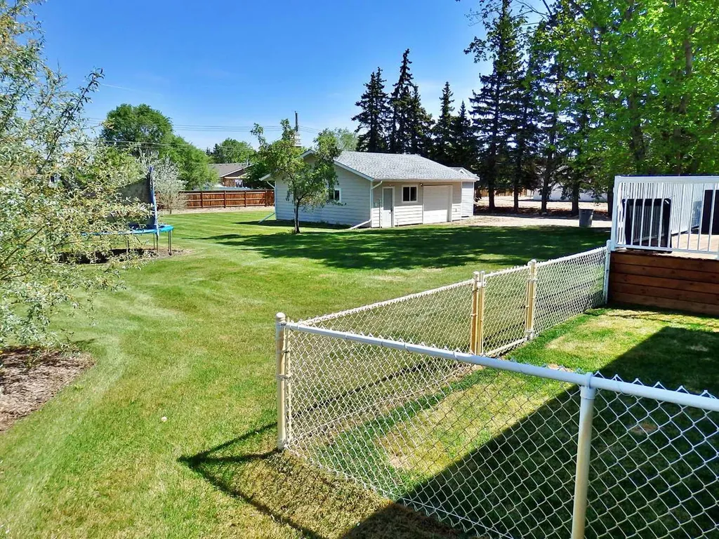 5922 52 Avenue Vermilion AB T9X 1X3