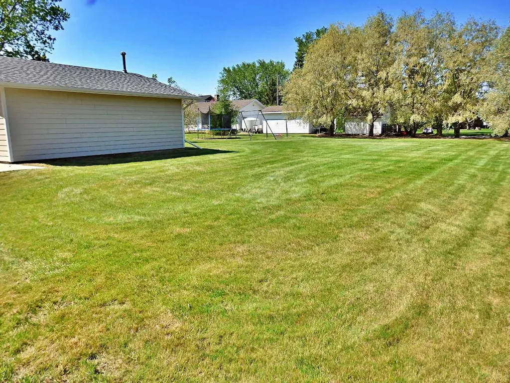 5922 52 Avenue Vermilion AB T9X 1X3