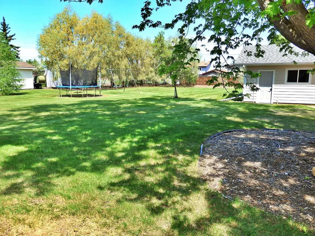 5922 52 Avenue Vermilion AB T9X 1X3