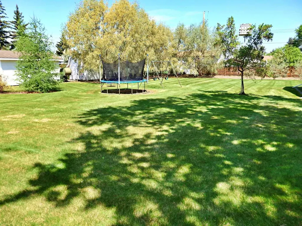 5922 52 Avenue Vermilion AB T9X 1X3