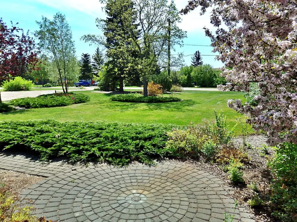 5922 52 Avenue Vermilion AB T9X 1X3
