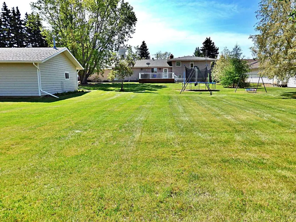 5922 52 Avenue Vermilion AB T9X 1X3