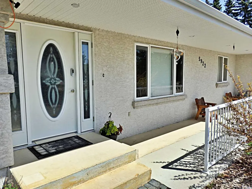 5922 52 Avenue Vermilion AB T9X 1X3