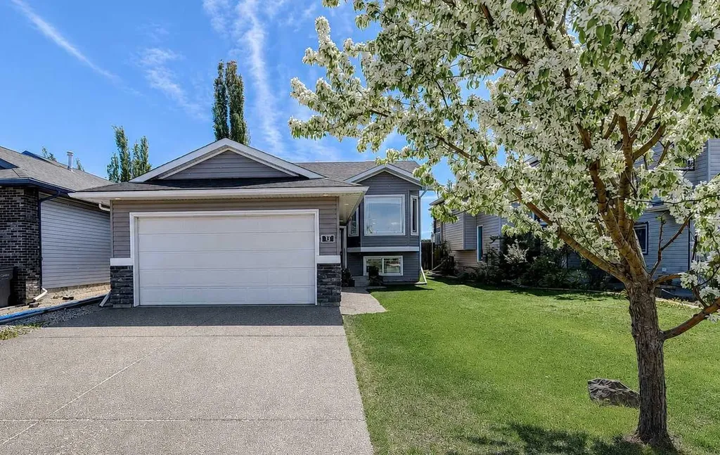 11 Pinnacle Road Grande Prairie AB T8W 0A9