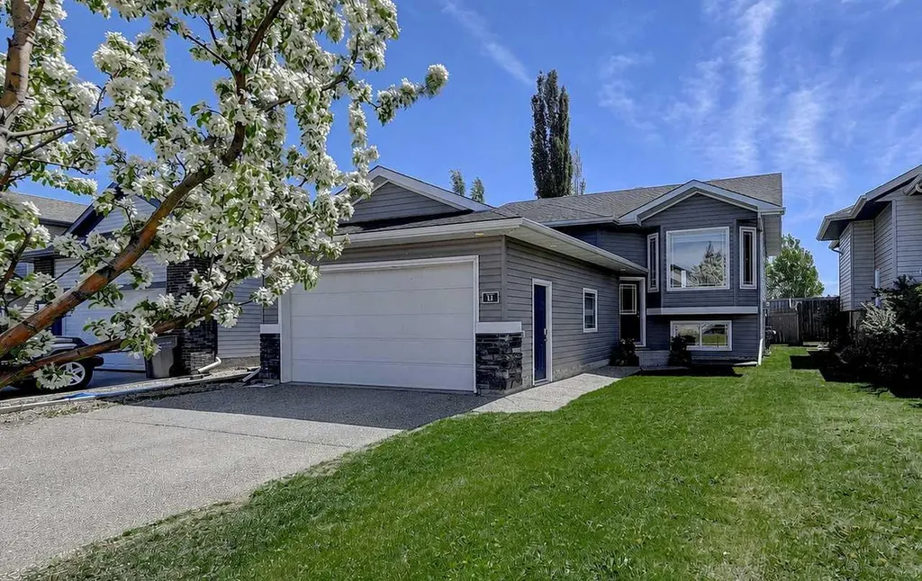11 Pinnacle Road Grande Prairie AB T8W 0A9